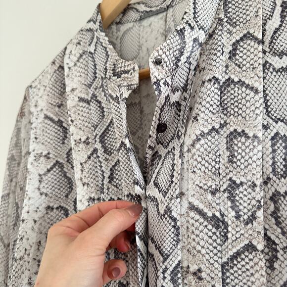 Elie Tahari Silk Terri Snake Print Pleated Button Up Shirt Gray M - Picture 10 of 11